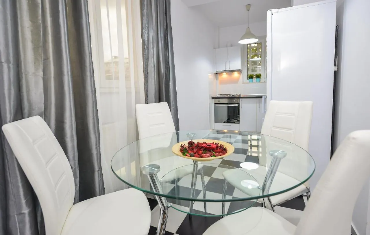 Old Town 2 Rooms New Apartment بوخارست